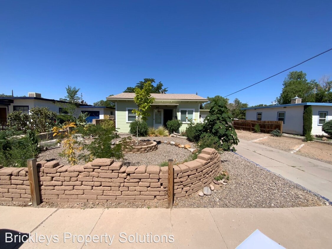 2 br, 1 bath House 1249 Columbia Drive NE House for Rent in Albuquerque, NM
