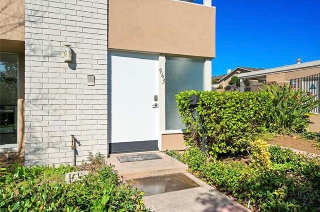 Front Door - 963 Glencliff St