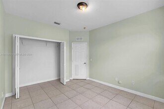 Building Photo - 5149 SW 137th Ave