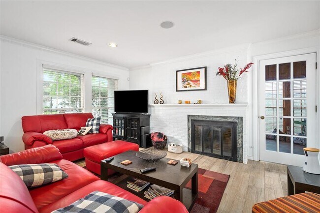 Foto del edificio - 4025 Essex Ln