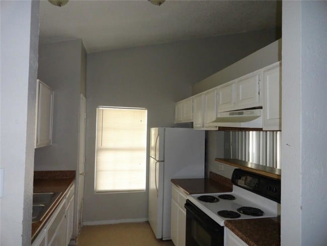 Building Photo - 9910 Cushing Dr