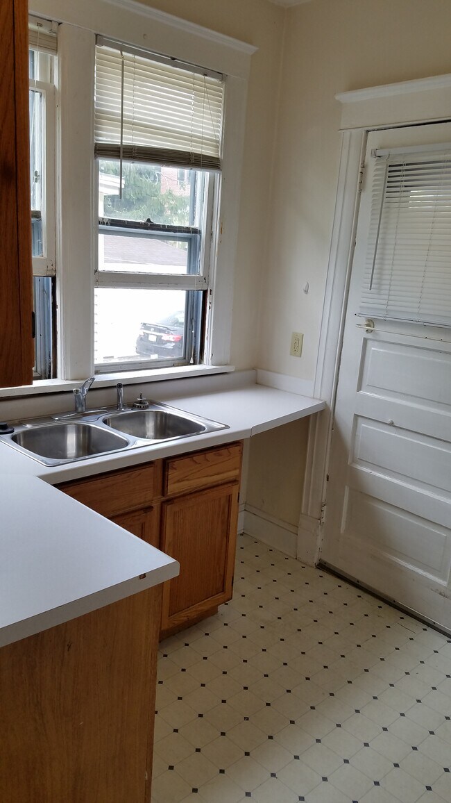 Foto del edificio - 532 W Wilson St