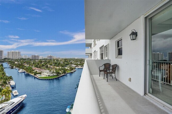 Foto del edificio - 137 Golden Isles Dr