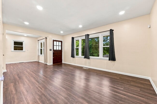 Building Photo - 2875 Orion Dr