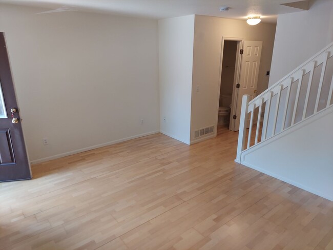 Foto del edificio - Beautiful Townhouse in Louisville!!