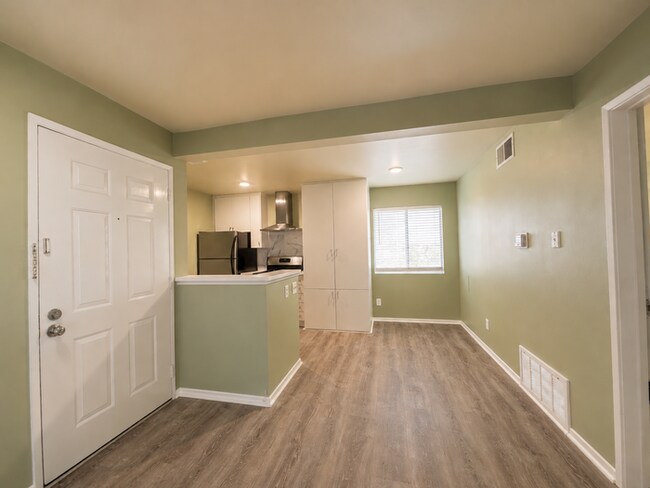 Foto del edificio - Welcome to your condo in a quiet gated community in Chatsworth, CA!
