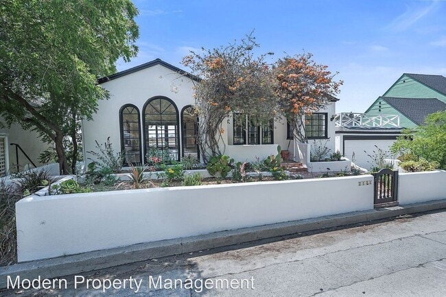 Building Photo - This gorgeous property is in the very desi...