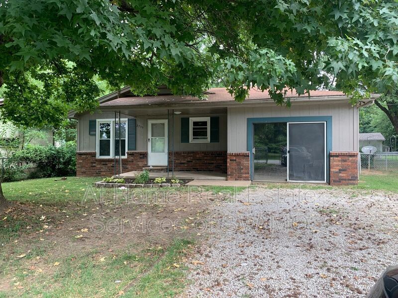 Primary Photo - 2755 W Chestnut St
