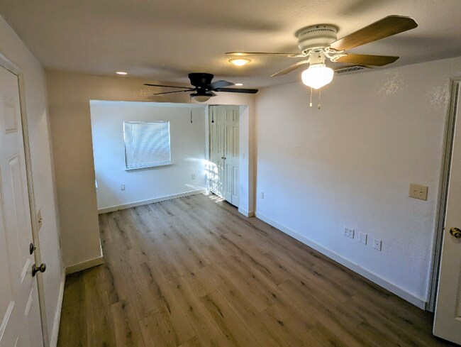 Building Photo - 1501 14th Ave W