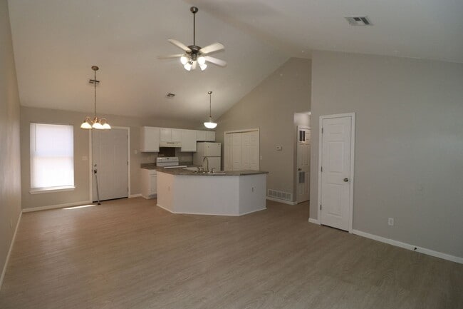 Foto del edificio - Newly updated duplex for rent!