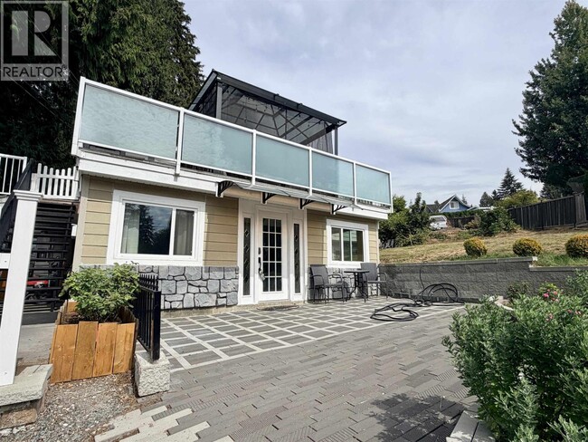 Building Photo - 354 Seaforth Crescent