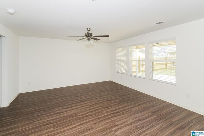 Foto del edificio - 965 Hawthorn Ln
