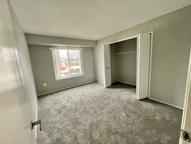 Building Photo - Location!