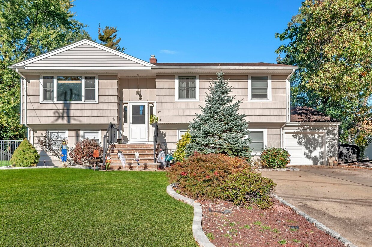 19 Central Ave, East Brunswick, NJ 08816 House Rental in East