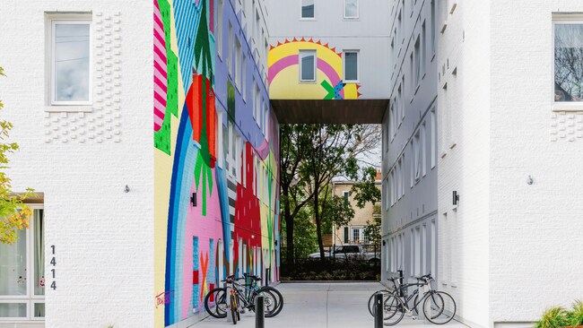 Œuvre d&#39;art extérieure - See-More Student Living