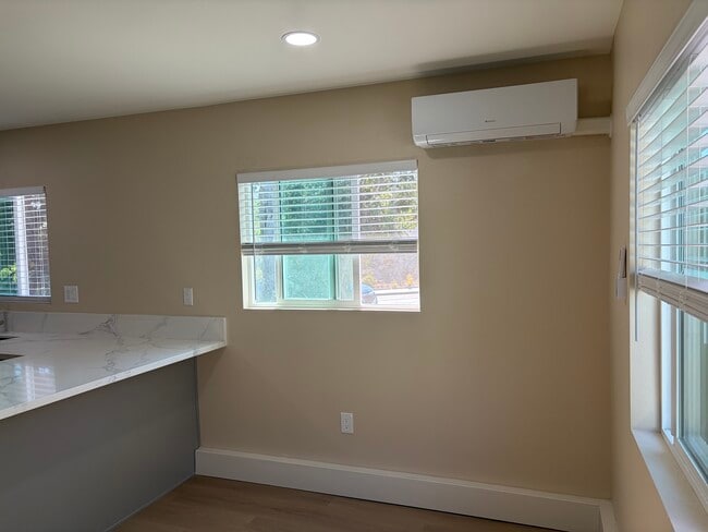 Building Photo - 2106 Weeping Willow Ln
