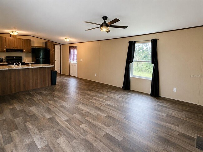 Foto del edificio - 16456 NE 35th Avenue Rd