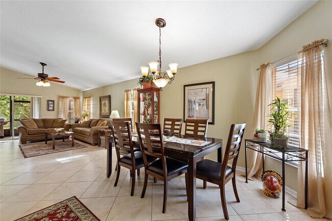 Building Photo - 384 Grand Canal Dr