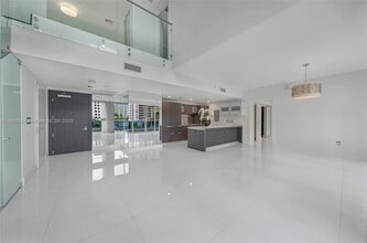Building Photo - 200 Biscayne Blvd Way