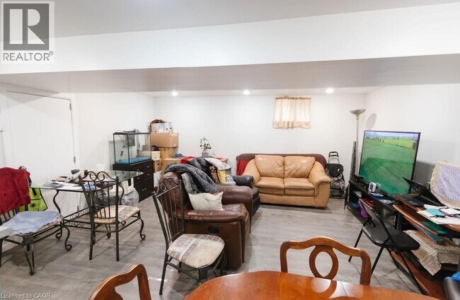 Photo du bâtiment - 325 E 18th St