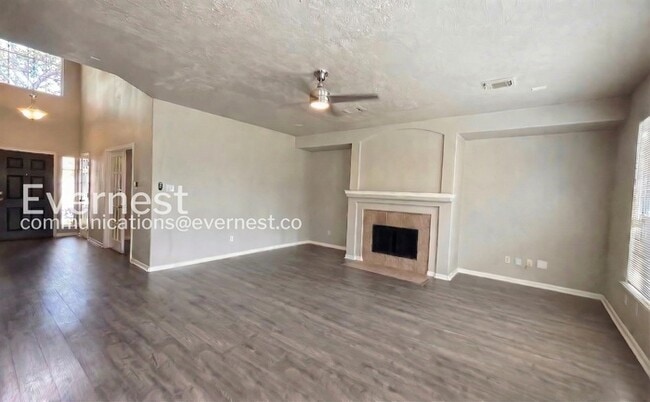 Foto del edificio - 6411 Sparrows Glen Ln