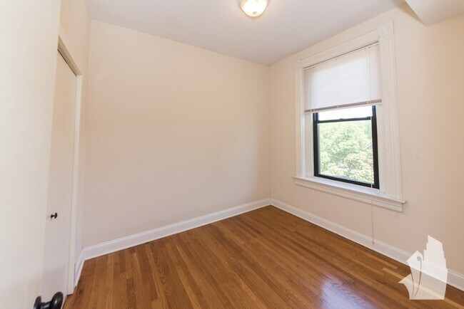 Building Photo - 2954 N Racine Ave