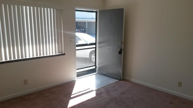 Foto del edificio - 2136 Monroe St