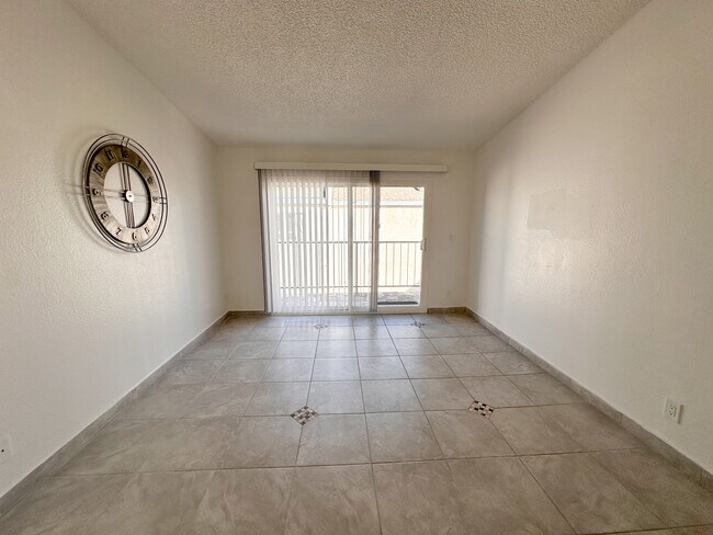 Foto del edificio - 12748 Branford St
