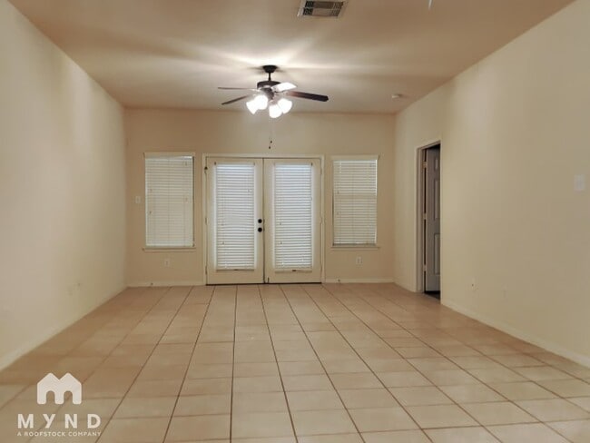 Building Photo - 2711 Lexington Park Dr