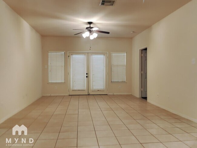 Foto del edificio - 2711 Lexington Park Dr
