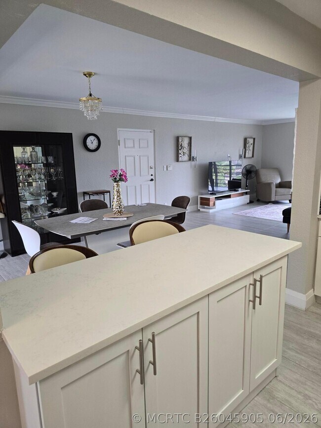 Building Photo - 7580 Regency Lake Dr