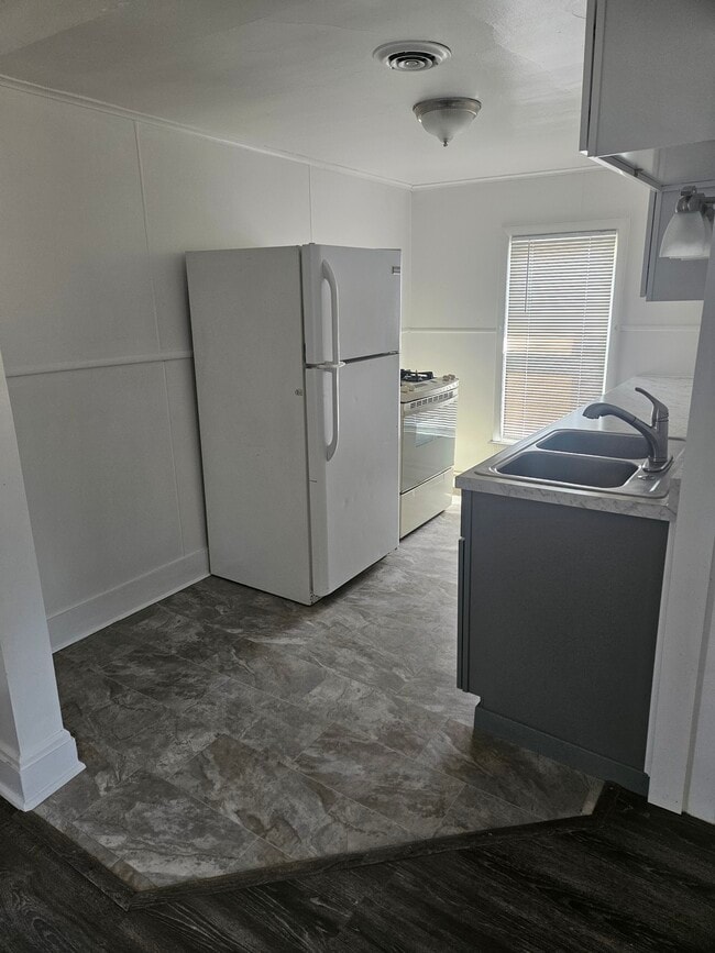 Kitchen - 206 Rathbun St