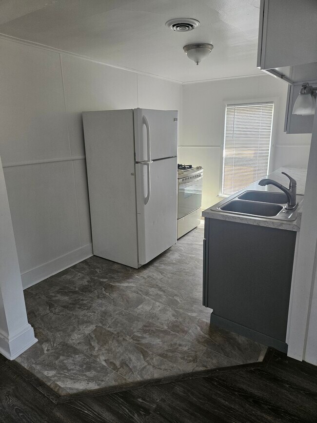 Cocina - 206 Rathbun St