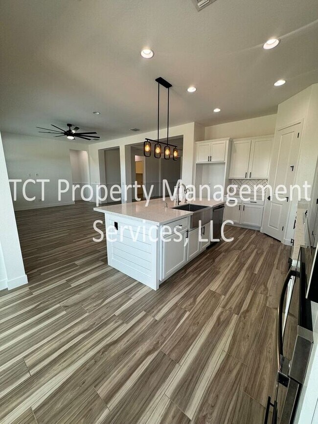 Foto del edificio - Gorgeous Gated Eastmark Home!