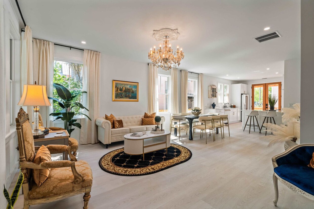 Primary Photo - 28 W Castillo Dr