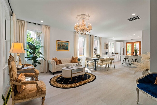 Building Photo - 28 W Castillo Dr