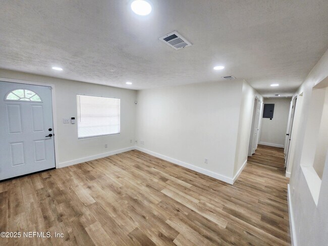 Building Photo - 10235 Monaco Dr