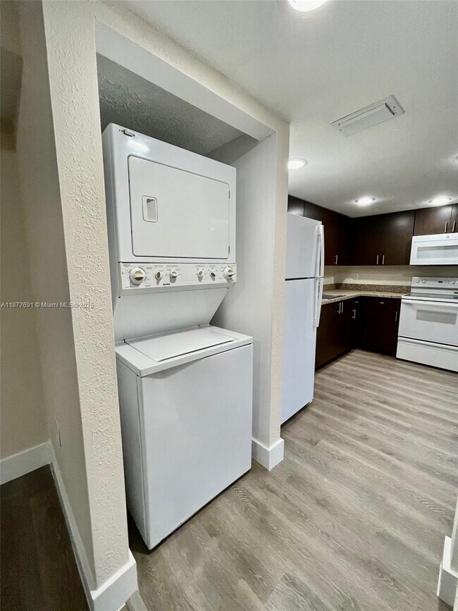 Foto del edificio - 8251 SW 157th Ave