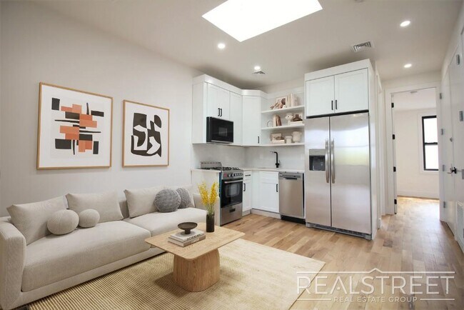 Building Photo - Stunnging NEW 4 Bed floor trhu in Bed Stuy/Ocean Hill with in unit W/D!
