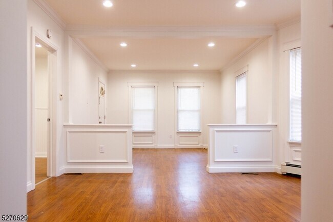 Foto del edificio - 103 Montclair Ave