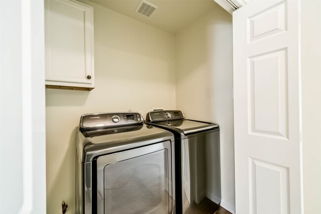 Foto del edificio - 6219 Summerville Ln