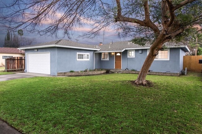 Building Photo - Nicely Remodeled North Fresno 3/1.5