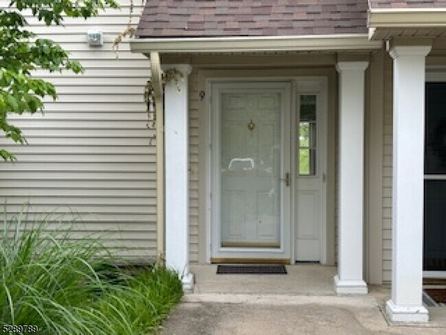 Building Photo - 9 Beardslee Cir