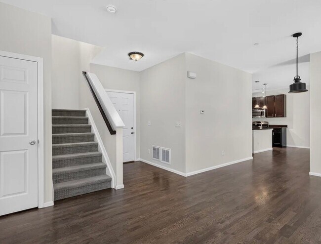 Foto del edificio - 12930 Grant Cir W