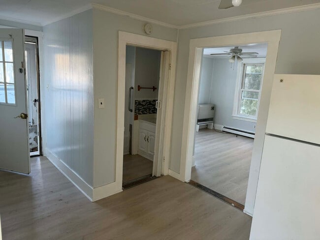 Building Photo - 242 Lincoln St