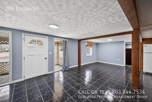 Building Photo - 209 Edgar St