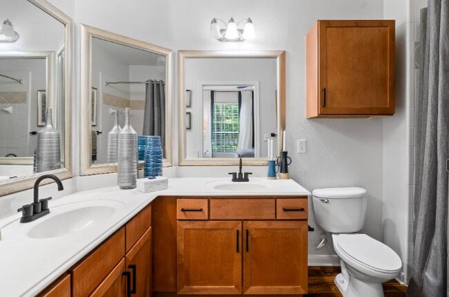 Foto del edificio - 6900 Lake Woodlands Dr