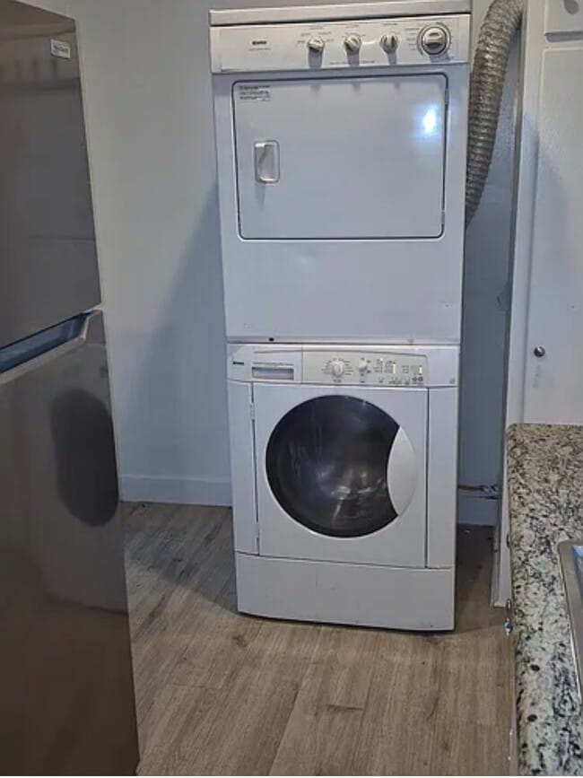 Laundry in unit - 45409 10th St W