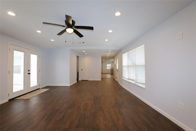 Foto del edificio - 7341 Oak Hl