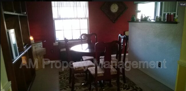 Foto del edificio - 402 Thompson Dr